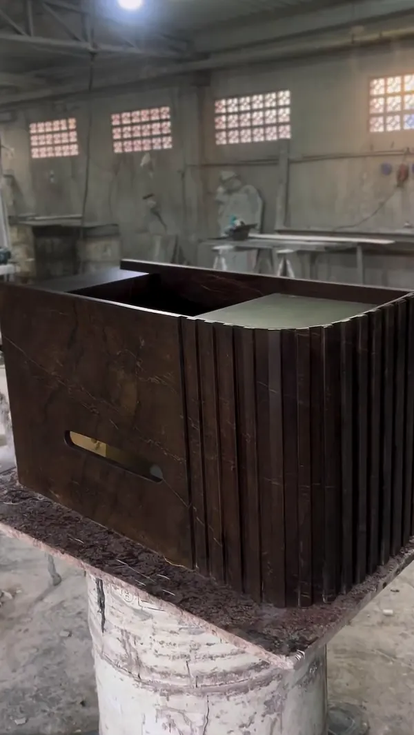 Peça ripada em pedra pronta na produção